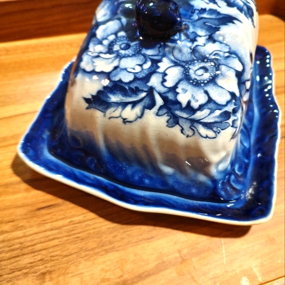Vintage/Retro/Victorian inspired glass blue and white floral large butter dish - Picture 6 of 13